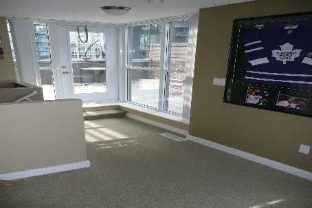 Th8 - 31 Brunel Crt, Toronto, M5V1Y3 | Image 2