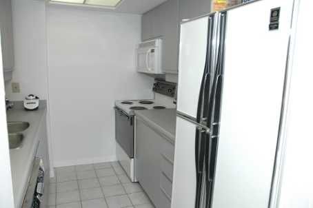 2002 - 5 Concorde Pl, Toronto, M3C3M8 | Image 3