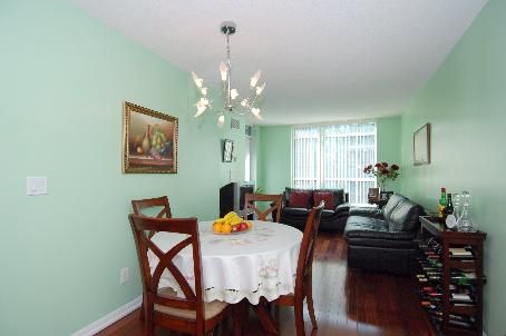 401 - 219 Fort York Blvd, Toronto, M5V1B1 | Image 3
