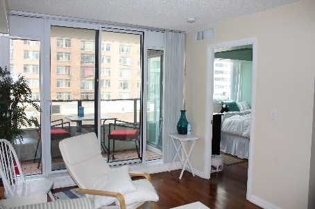 718 - 111 Elizabeth St, Toronto, M5G1P7 | Image 3