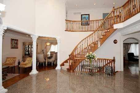 156 Burbank Dr, Toronto, M2K1P1 | Image 2