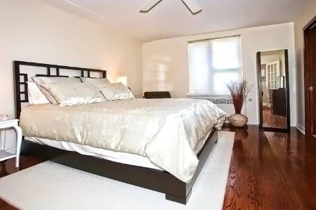 406 - 150 Farnham Ave, Toronto, M4V1H5 | Image 3