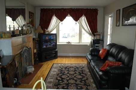 3 Kenrae Rd, Toronto, M4G1X9 | Image 2