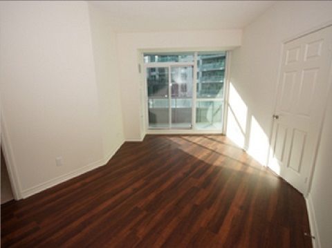 315 - 19 Grand Trunk Cres, Toronto, M5J3A3 | Image 2