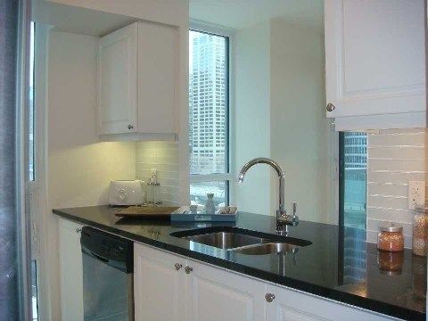 1706 - 19 Grand Trunk Cres, Toronto, M5J3A3 | Image 3