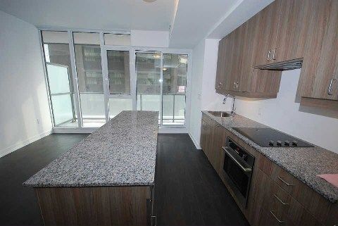 Unit 805 — 426 University Ave, Toronto - Bay Street Corridor image-0-0