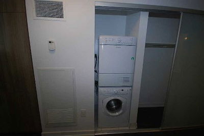Unit 805 — 426 University Ave, Toronto - Bay Street Corridor image-0-4