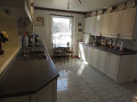 46 Overton Cres, Toronto, M3B2V2 | Image 3