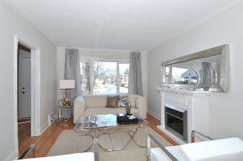 39 Brentcliffe Rd, Toronto, M4G 3Y4 | Image 2