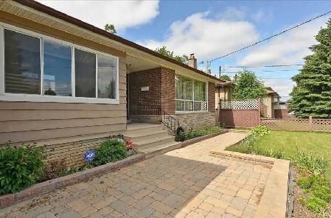 36 Dewlane Dr, Toronto, M2R2P8 | Image 3