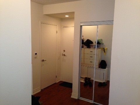 3202 - 21 Carlton St, Toronto, M5B 1L3 | Image 2