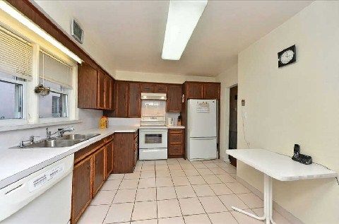 192 Combe Ave, Toronto, M3H4K5 | Image 3