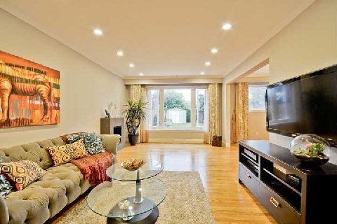 83 Painswick Cres, Toronto, M2J3M5 | Image 3