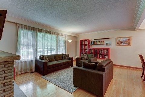 105 Betty Ann Dr, Toronto, M2N 1X1 | Image 2