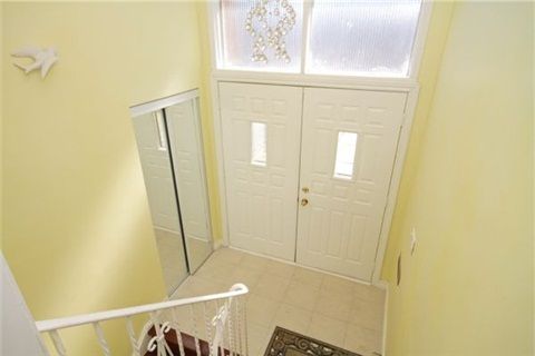 112 Kingslake Rd, Toronto, M2J 3E8 | Image 2