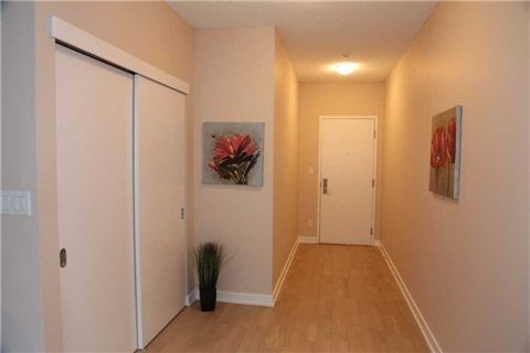 1307 - 126 Simcoe St, Toronto, M5H4E6 | Image 3