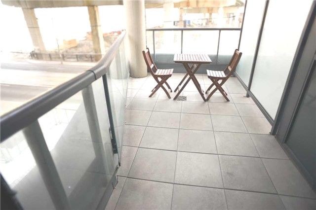 203 - 20 Bruyeres Mews, Toronto, M5V 0G8 | Image 2