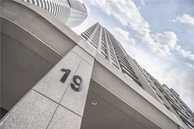 2506 - 19 Grand Trunk Cres, Toronto, M5J 3A3 | Image 2