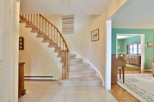 349 Banbury Rd, Toronto, M2L 2V2 | Image 2