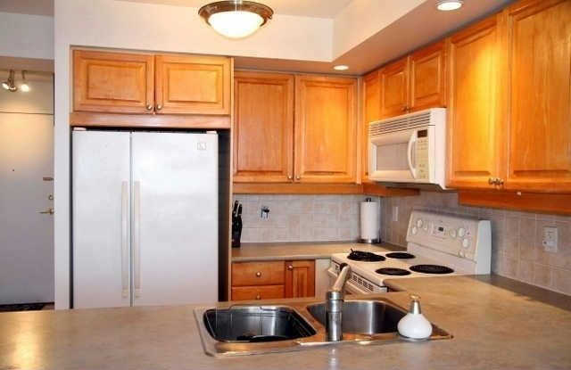 703 - 5 Northtown Way, Toronto, M2N7A1 | Image 3