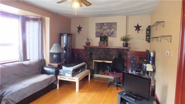 290 Westmount Ave, Toronto, M6E 3N1 | Image 2