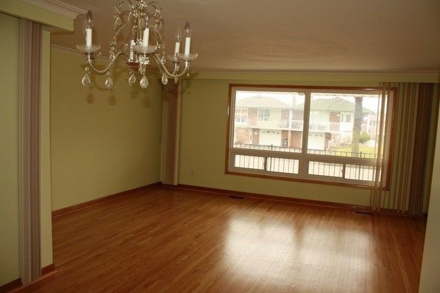 Main - 10 Clipper Rd, Toronto, M2J4C9 | Image 3