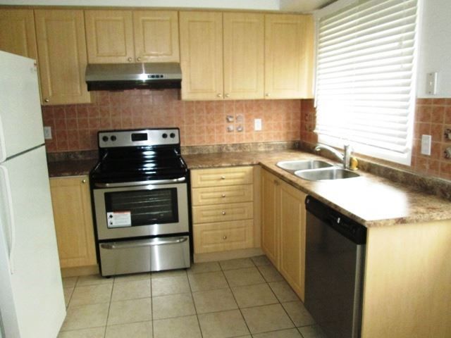 38 Rumi Cres, Toronto, M4A2X6 | Image 3