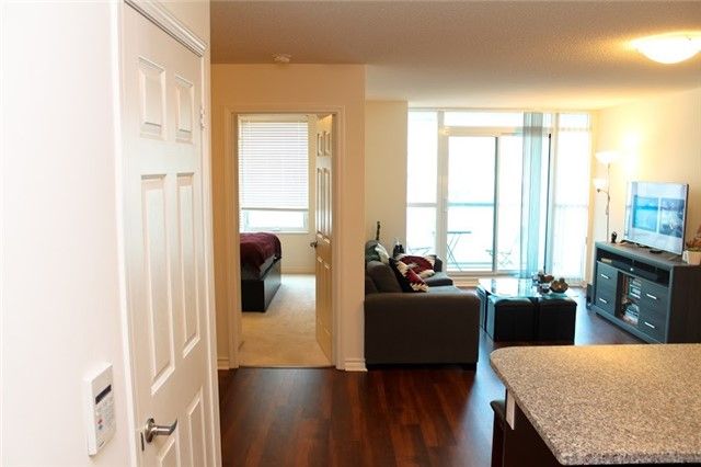 3703 - 19 Grand Trunk Cres, Toronto, M5J3A3 | Image 2