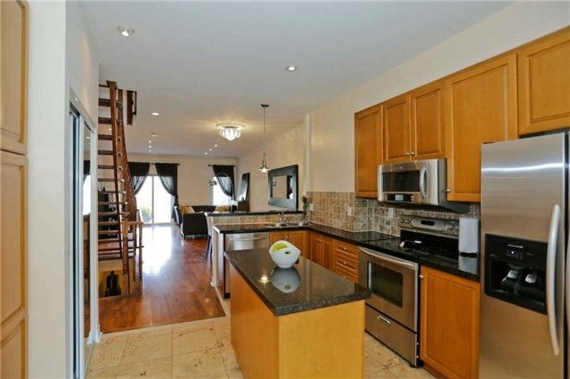 254 David Dunlap Circ, Toronto, M3C4C1 | Image 3