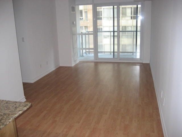 806 - 761 Bay St, Toronto, M5G2R2 | Image 3
