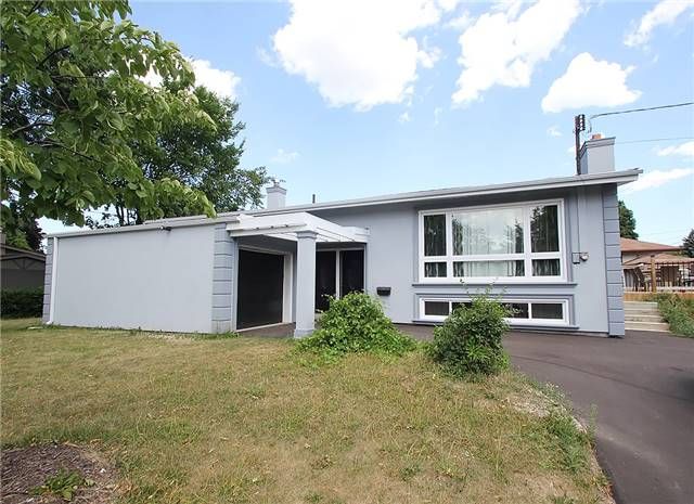 Detached House leased at 142 Combe Avenue, Toronto, Bathurst Manor, M3H4K1 - MLS: C3590964