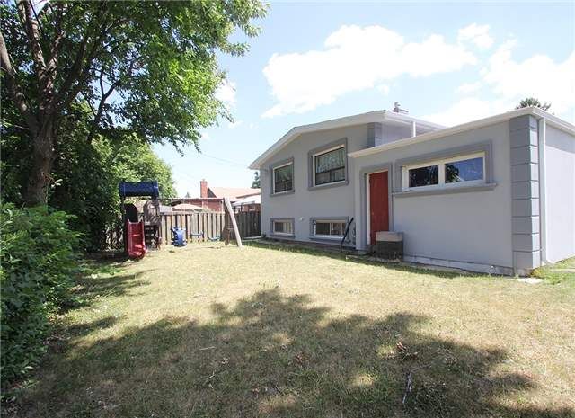 Detached House leased at 142 Combe Avenue, Toronto, Bathurst Manor, M3H4K1 - MLS: C3590964