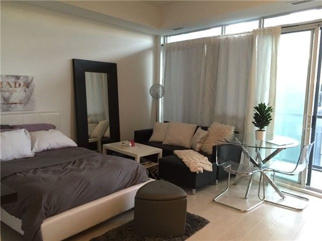 802 - 20 Bruyeres Mews, Toronto, M5V0G8 | Image 2