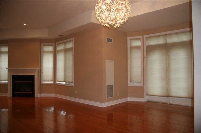 Th 17 - 2 Rean Dr, Toronto, M2K3B8 | Image 3