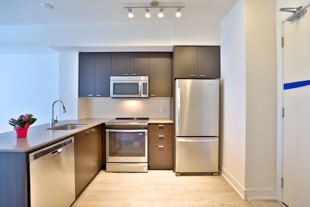 706 - 30 Roehampton Ave, Toronto, M4P 0B9 | Image 3