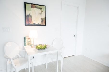 802 - 20 Bruyeres Mews, Toronto, M5V0G8 | Image 3