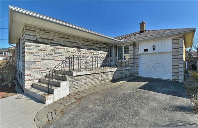 Detached House sold at 11 Elder Street, Toronto, Bathurst Manor, M3H5G5 - MLS: C3736542