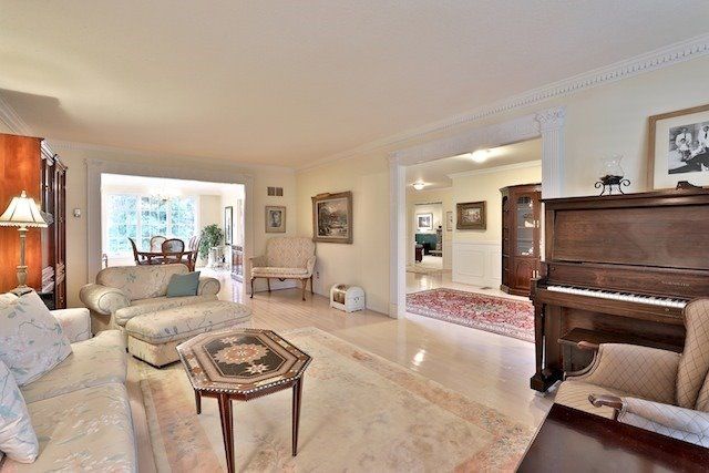 37 Abbeywood Tr, Toronto, M3B3B4 | Image 3