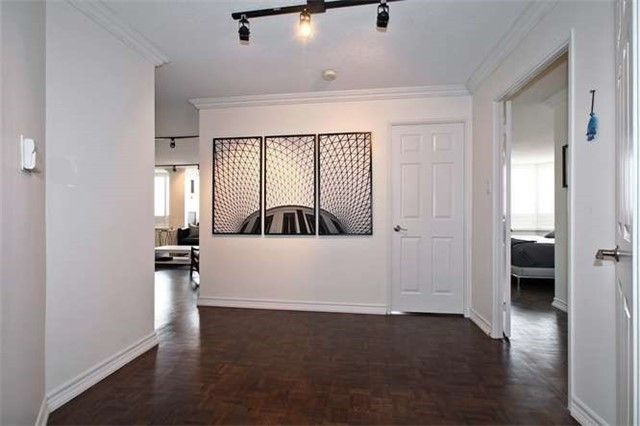 1405 - 280 Simcoe St, Toronto, M5T2Y5 | Image 2