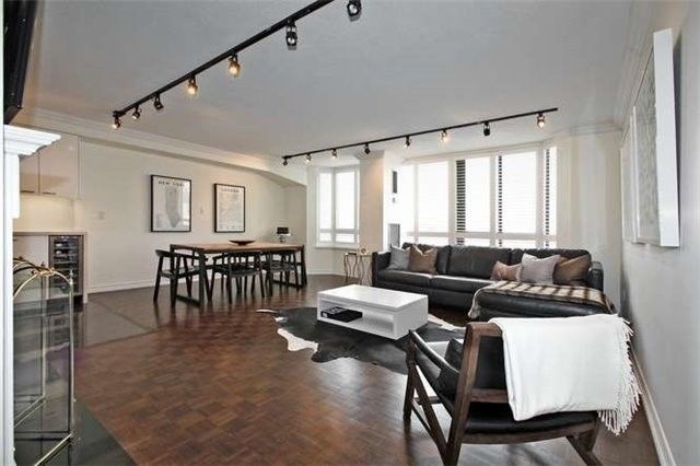 1405 - 280 Simcoe St, Toronto, M5T2Y5 | Image 3