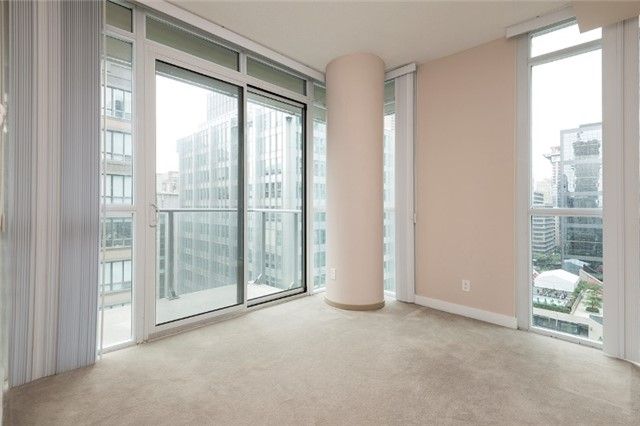 1307 - 126 Simcoe St, Toronto, M5H4E6 | Image 2