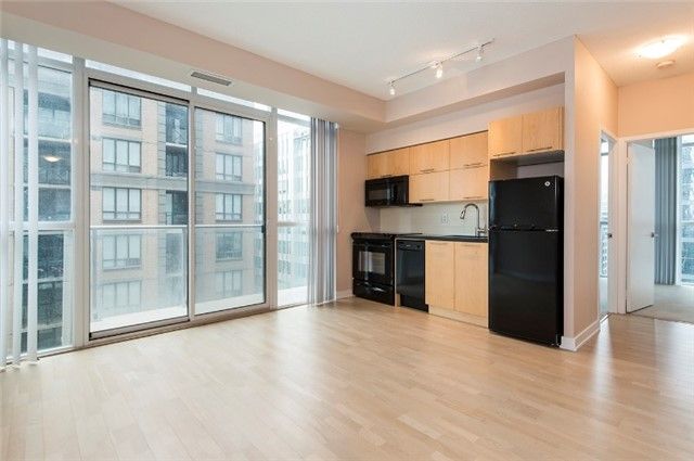 1307 - 126 Simcoe St, Toronto, M5H4E6 | Image 3