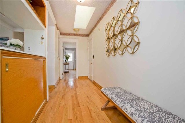 46 Overton Cres, Toronto, M3B2V2 | Image 2