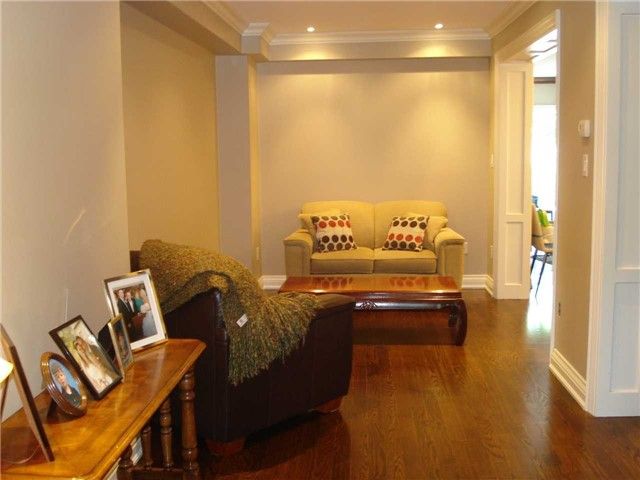 215 Grace St E, Toronto, M6G3A7 | Image 3