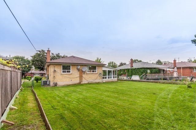 107 Sweeney Dr, Toronto, M4A1T8 | Image 3