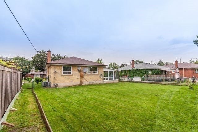 107 Sweeney Dr, Toronto, M4A1T8 | Image 3