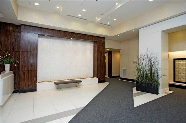 315 - 19 Grand Trunk Cres, Toronto, M5J3A3 | Image 3