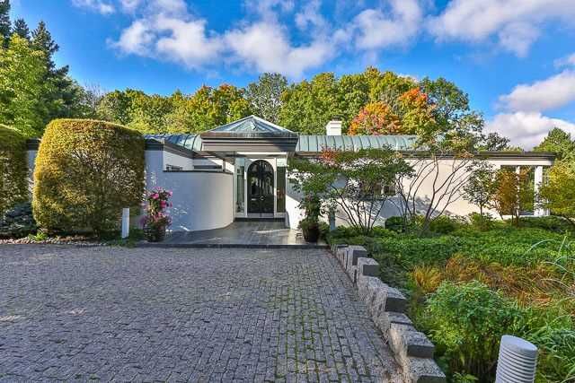 18 Timberglade Crt, Toronto, M2L2Y2 | Image 2