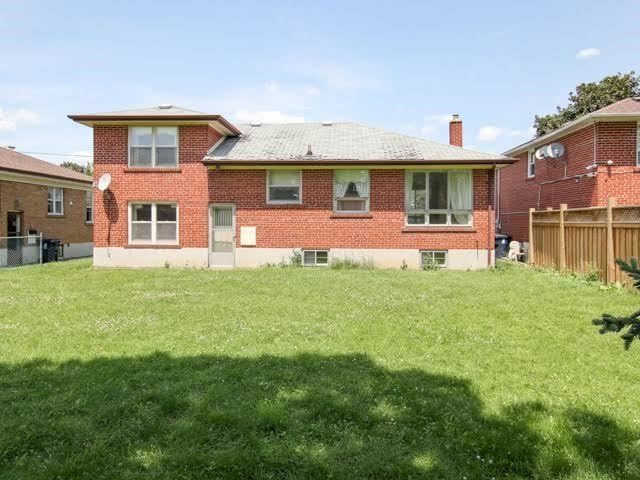 Detached House leased at 199 Acton Avenue, Toronto, Bathurst Manor, M3H4H6 - MLS: C4009186