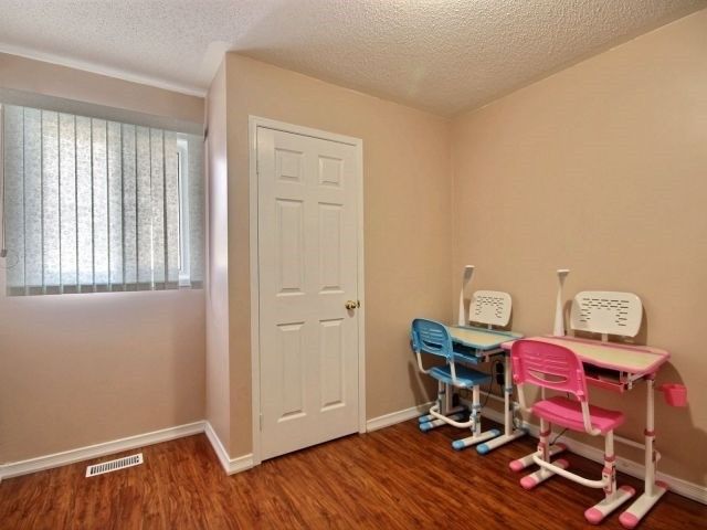 38 Rumi Cres, Toronto, M4A2X6 | Image 3